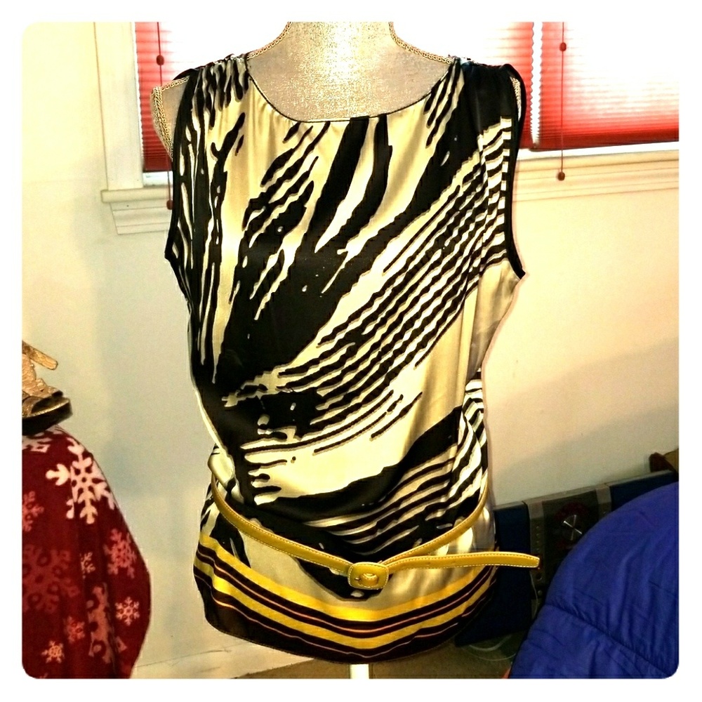 Studio M Graphic Top
